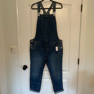 NWT gap maternity cropped overalls - sz L